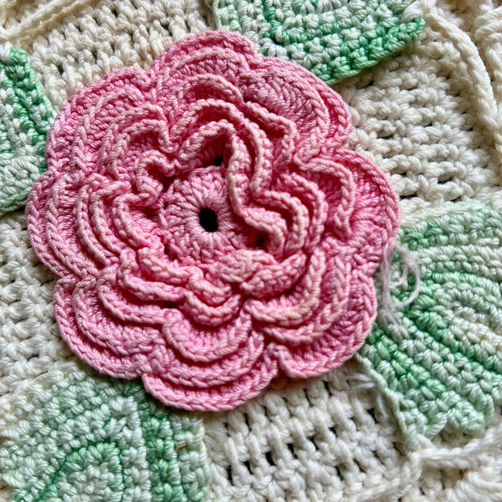 VTG Handmade Crochet Pot Holder Pink 3D Rose Floral Cottagecore Cream Square